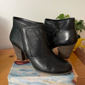 Kona' Bootie BELLA VITA wmns sz 12 like new